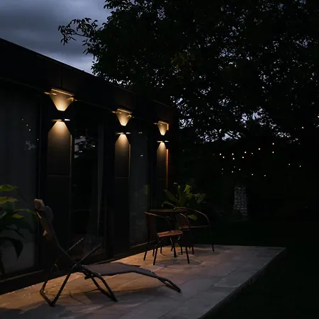 Tiny House Mezi Sklepy Lägenhet *